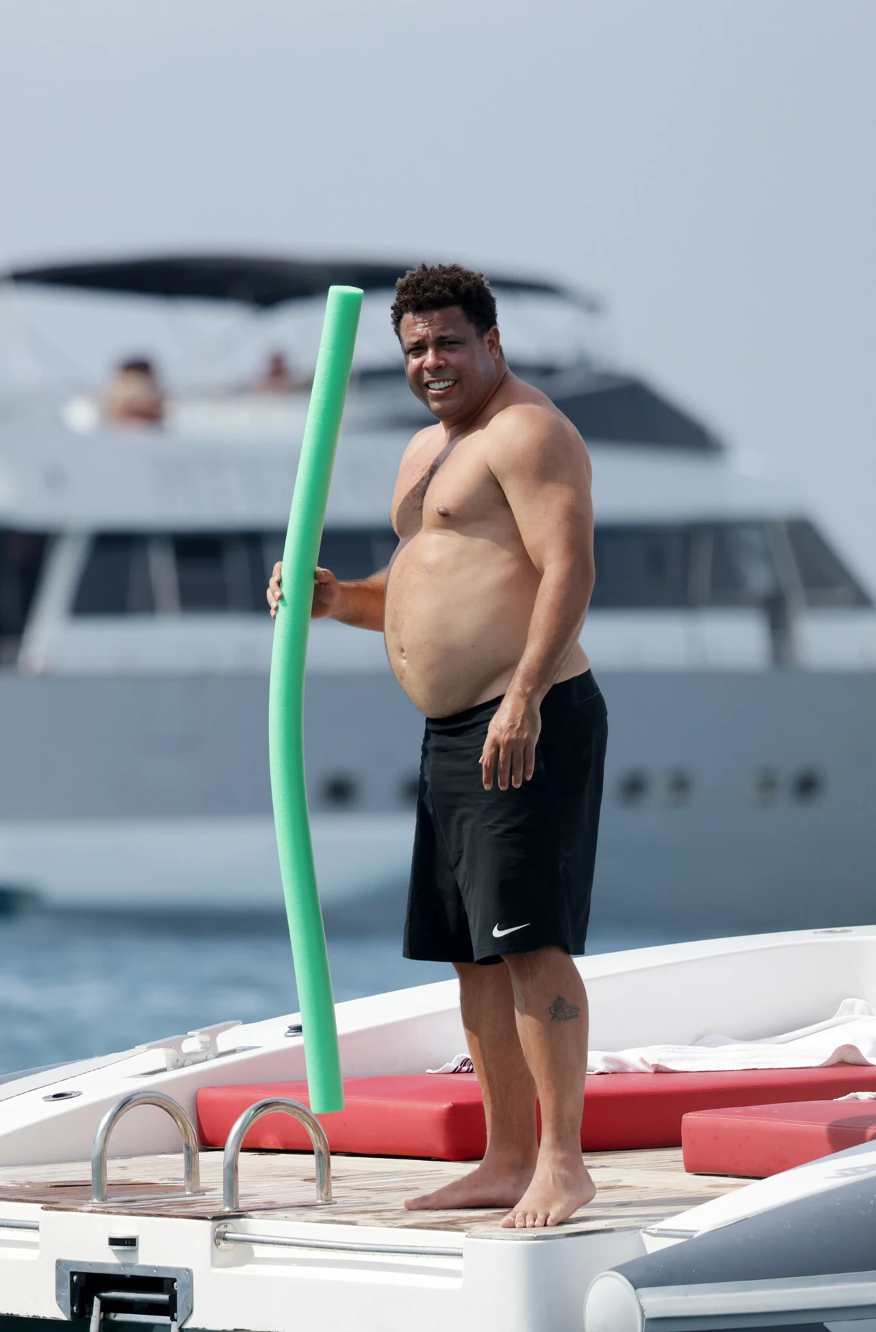 Ronaldo Nazário na luksusowym jachcie na Ibizie Ronaldo Nazário na luksusowym jachcie na Ibizie
