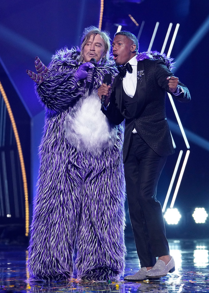 Mickey Rourke i Nick Cannon w programie "The Masked Singer"