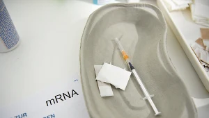 Niemcy: Spór o ewentualne kary dot. szczepień