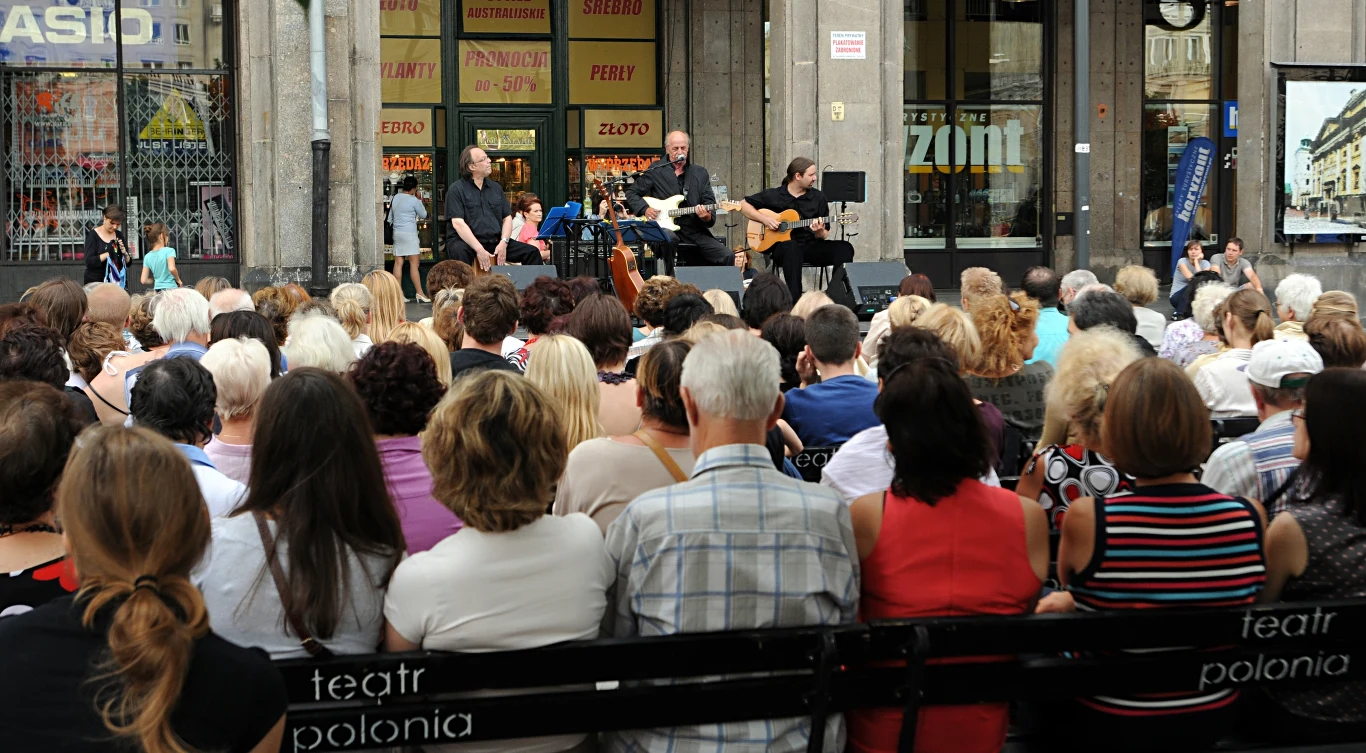 Janga-Tomaszewski oprócz aktorstwa pasjonuje się też muzyką Janga-Tomaszewski oprócz aktorstwa pasjonuje się też muzyką
