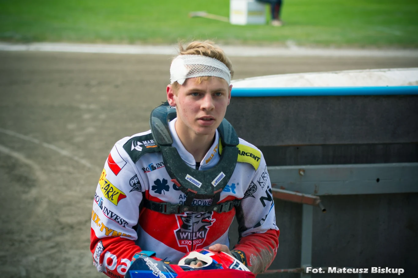 Bartosz Curzytek z opatrunkiem po upadku