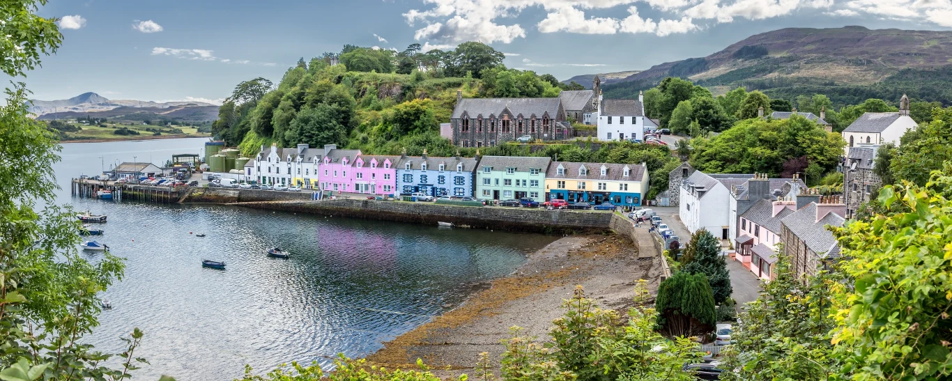 Portree jest niezwykle urokliwym miasteczkiem na Isle of Skye Portree jest niezwykle urokliwym miasteczkiem na Isle of Skye