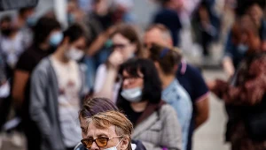 Kolejka do szczepienia w Moskwie; zdj. ilustracyje