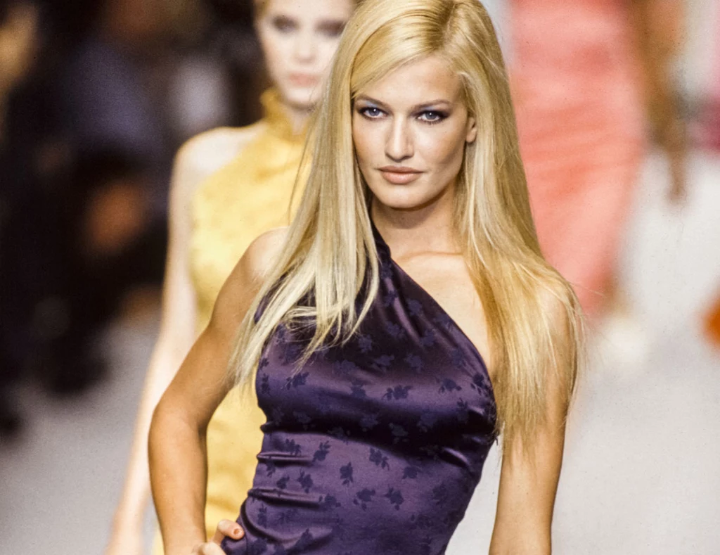 Karen Mulder podczas pokazu Chloée w 1996 roku