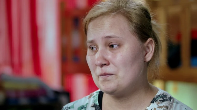Marcin i Iza są kochającą się rodziną, jednak z powodu ogromnego zadłużenia grozi im, że stracą dzieci 