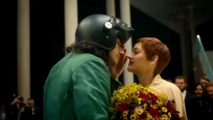 Adam Driver i Marion Cotillard w scenie z filmu "Annette"