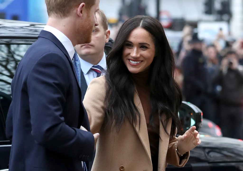 Meghan Markle publicznie zawsze jest uśmiechnięta i chętnie rozmawia z ludźmi