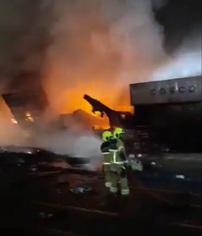 Pożar i eksplozja w porcie w Dubaju. Płonie kontenerowiec