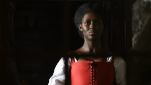 Jodie Turner-Smith w serialu "Anna Boleyn"