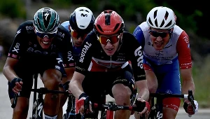 Nils Politt (pierwszy z lewej)