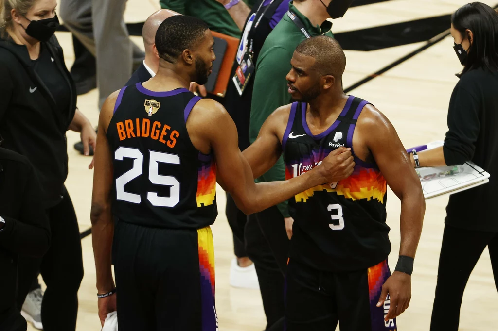Mikal Bridges i Devin Booker poprowadzili Phoenix Suns do drugiego zwycięstwa w finałach NBA