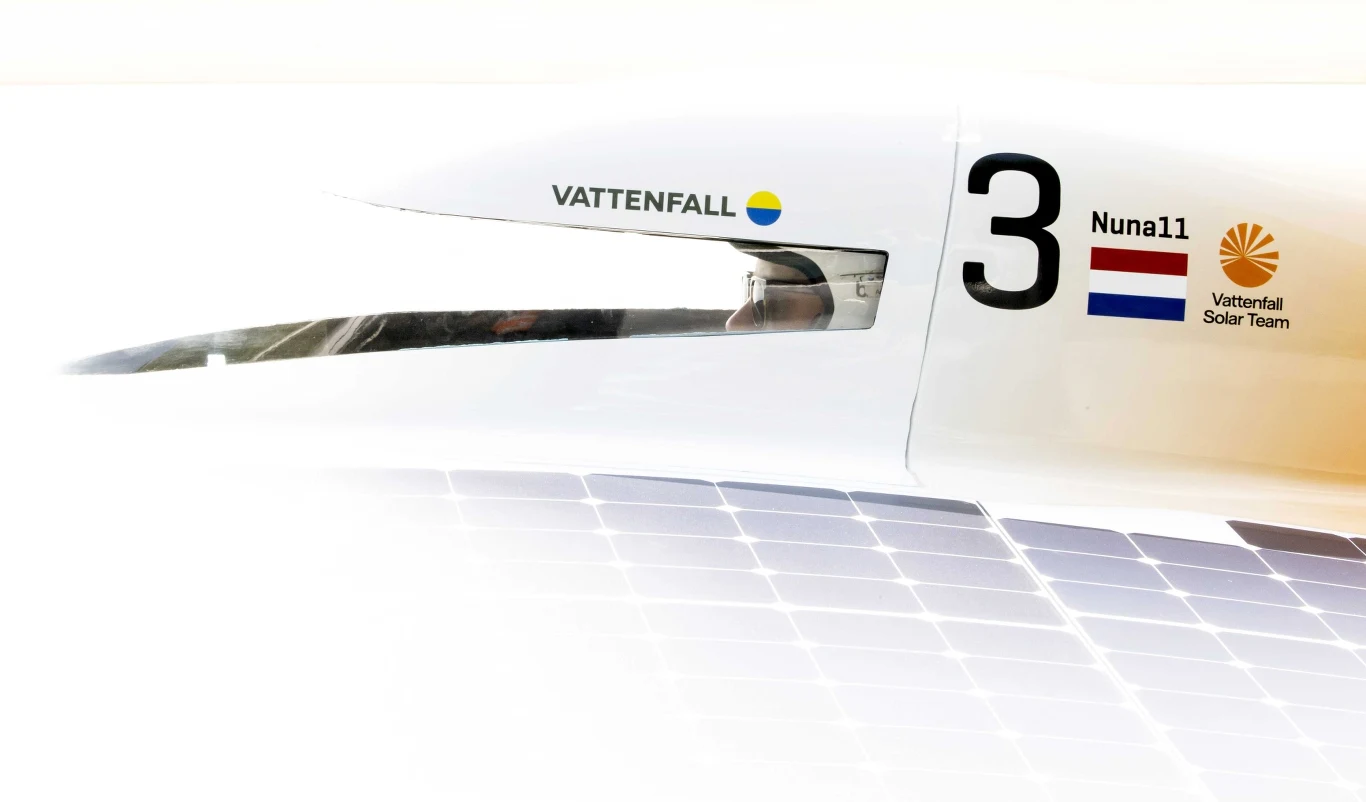 Studenci Delft University of Technology stworzyli samochód na energię słoneczną Nuna11. Pojazd ma wziąć udział w Solar Challenge 2021 w Maroku, który zaplanowano na październik. 
