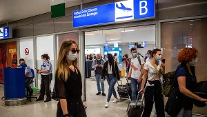 Gdzie na lotnisku może czaić się koronawirus? W wielu miejscach...