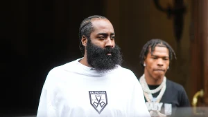 James Harden (na pierwszym planie) uniknął aresztowania, czego nie można powiedzieć o widocznym w tle raperze Lil Babym