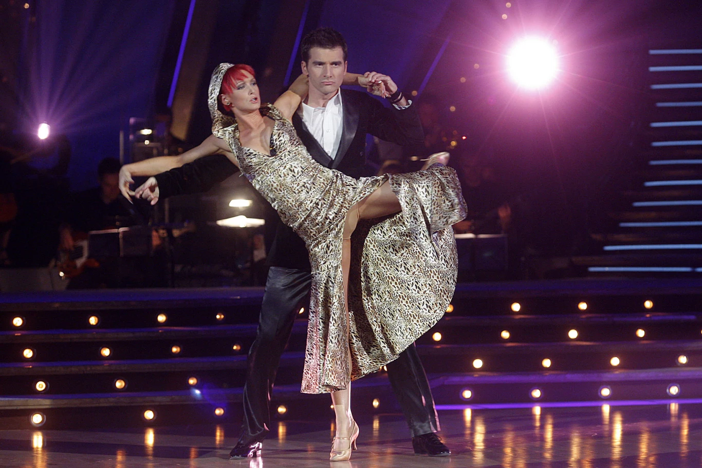 Zdarzało mu się także samemu być uczestnikiem programu rozrywkowego. W 2007 roku wystąpił w szóstej edycji "Tańca z gwiazdami", zajął dopiero 12 pozycję, ale w tanecznych zmaganiach udało mu się pokonać Jacka Stachurskiego i Sandrę Lewandowską. W latach 2016-2018 prezenter był kapitanem jednej z drużyn w teleturnieju "Kocham Cię, Polsko!". 
