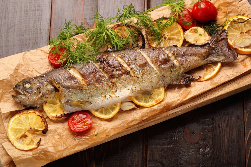 Pieczone, gotowane i grillowane ryby mają więcej kwasów omega-3 niż smażone