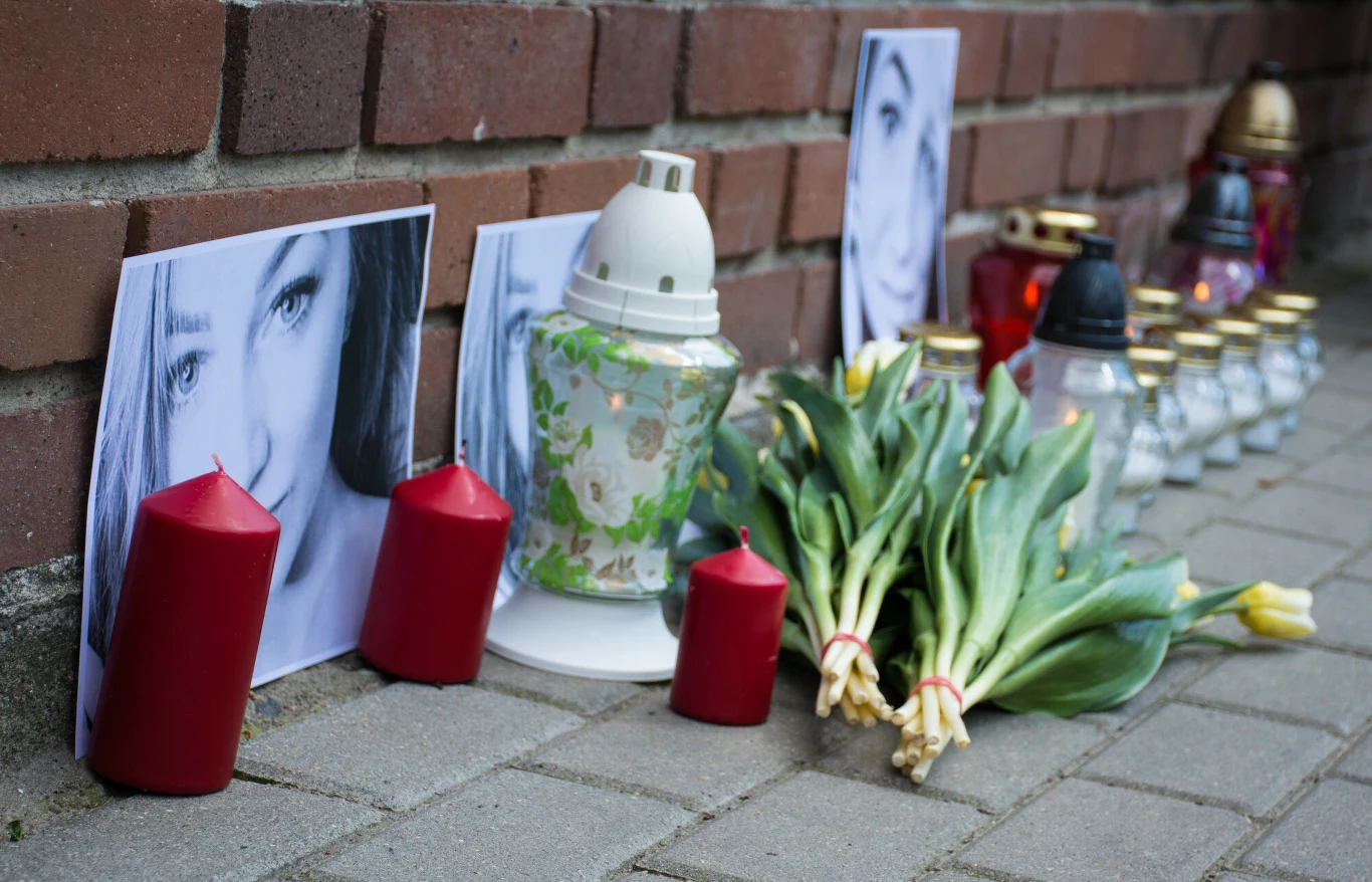 Upamiętnienie Magdy Żuk pod ambasadą w Egipcie. Upamiętnienie Magdy Żuk pod ambasadą w Egipcie.