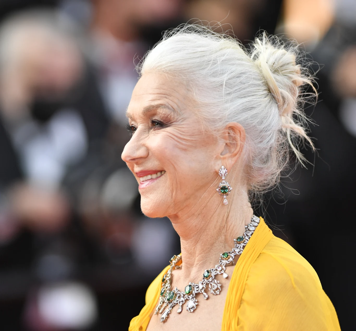 Wielkie gwiazdy, jak Helen Mirren nie muszą się wysilać, by przyciągnąć uwagę. Nawet we fryzurze typu "właśne wyskoczyłam spod prysznica"