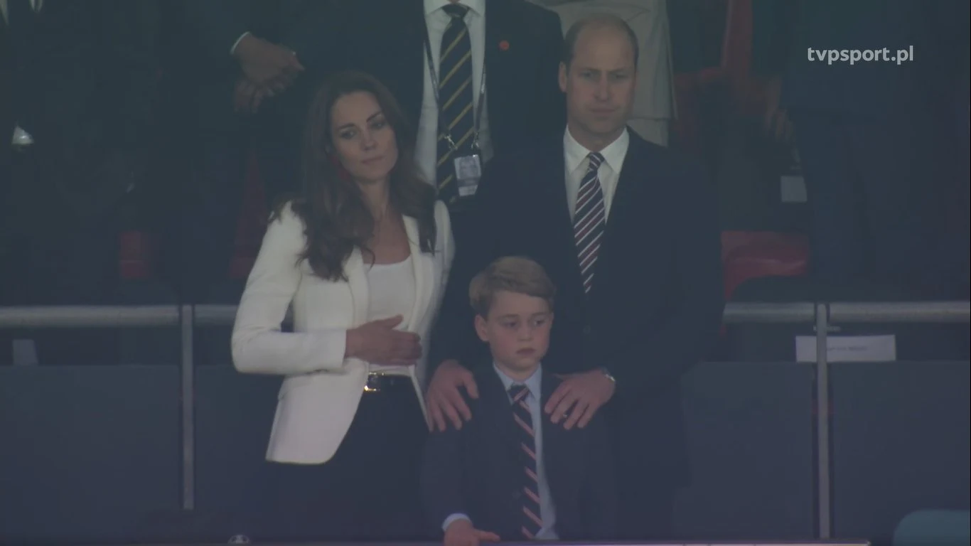 Książę William, Księżna Kate i mały George po finale Euro 2020 Książę William, Księżna Kate i mały George po finale Euro 2020