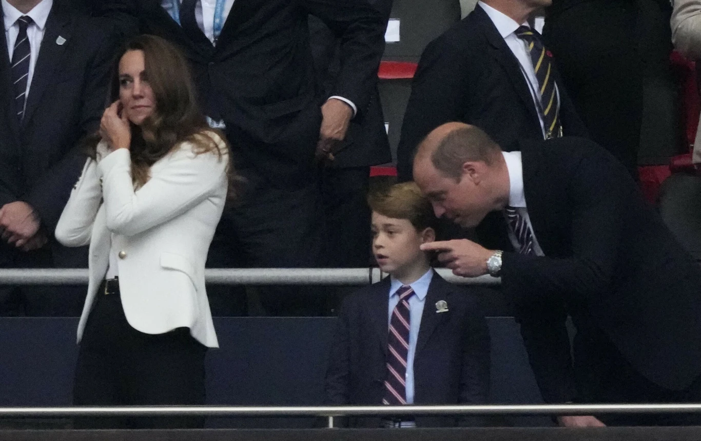 Kate i William z synem Georgem na finale Euro 2020 Kate i William z synem Georgem na finale Euro 2020