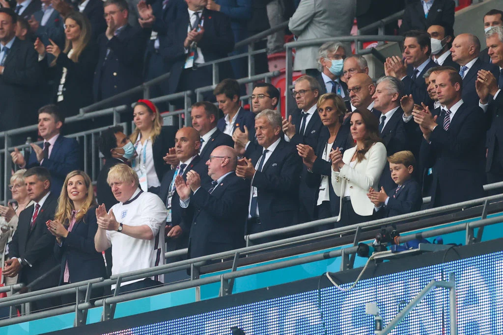 Księżna Kate, książę William i książę George, Boris Johnson z żoną