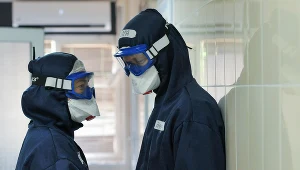 Naukowcy twierdzą, że możliwe jest zakażenie dwoma wariantami koronawirusa jednocześnie