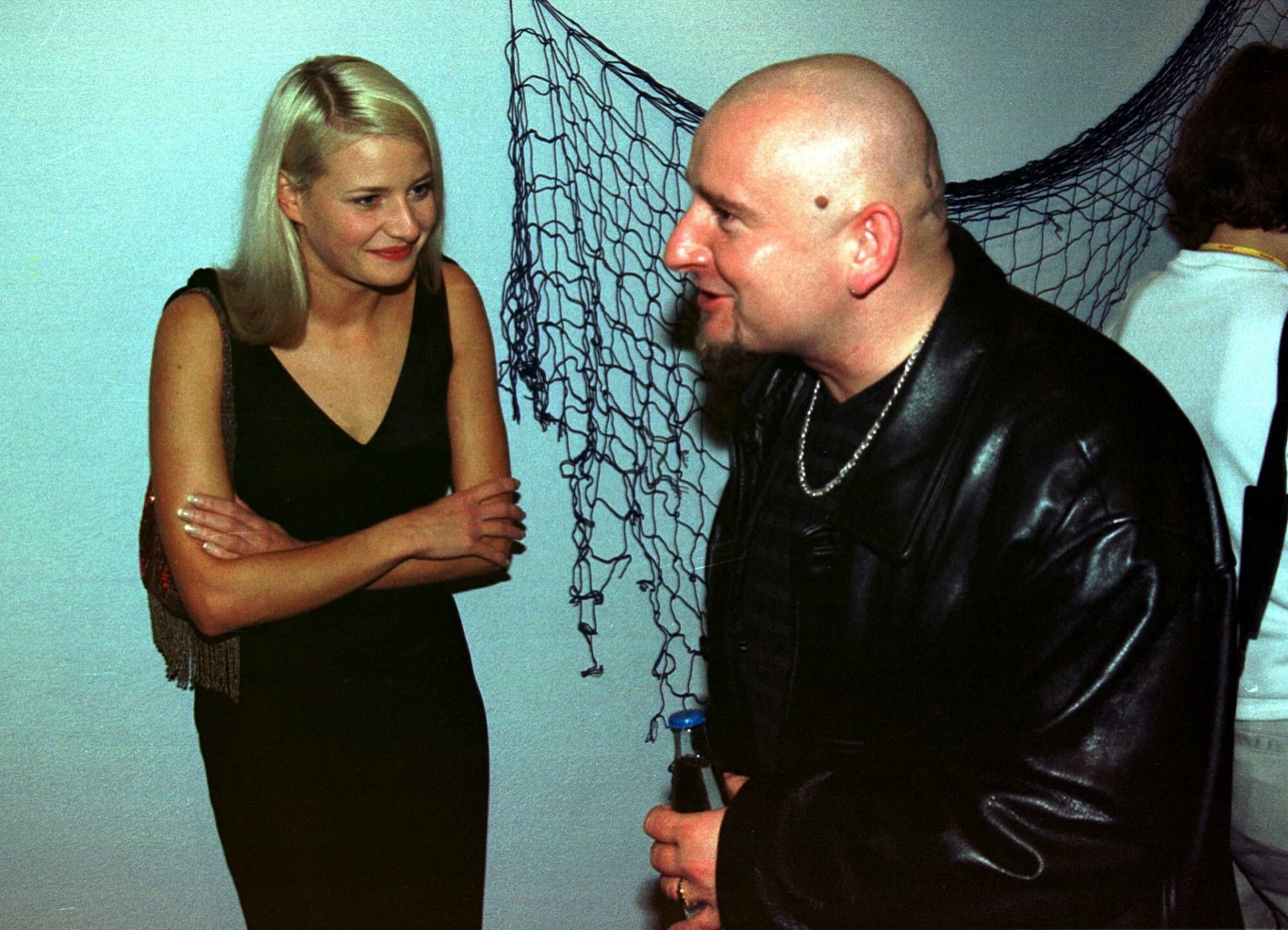 Do przełomu w karierze Marca doszło trzy lata później (1995 rok). Wszystko za sprawą płyty "Alboom", która sprzedała się w Polsce w nakładzie ponad 500 tys. egzemplarzy. Sukces komercyjny rapowego wydawnictwa, na którym znalazły się takie utwory jak "Scyzoryk" oraz "Scoobiedoo Ya", przyczynił się do jeszcze szybszego rozwoju, coraz lepiej radzącej sobie sceny hiphopowej. Liroy dzięki "Alboomowi" zdobył Fryderyki w dwóch kategoriach: Album roku - muzyka taneczna oraz Album roku - muzyka alternatywna. Płyta stała się jednym z najbardziej kultowych wydawnictw w Polsce. Fragmentu utworu "Scyzoryk" znalazł się nawet w serialu "Miodowe lata". Na zdjęciu z Małgorzatą Kożuchowską.