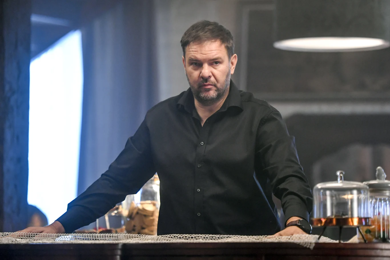 Tomasz Karolak na planie serialu