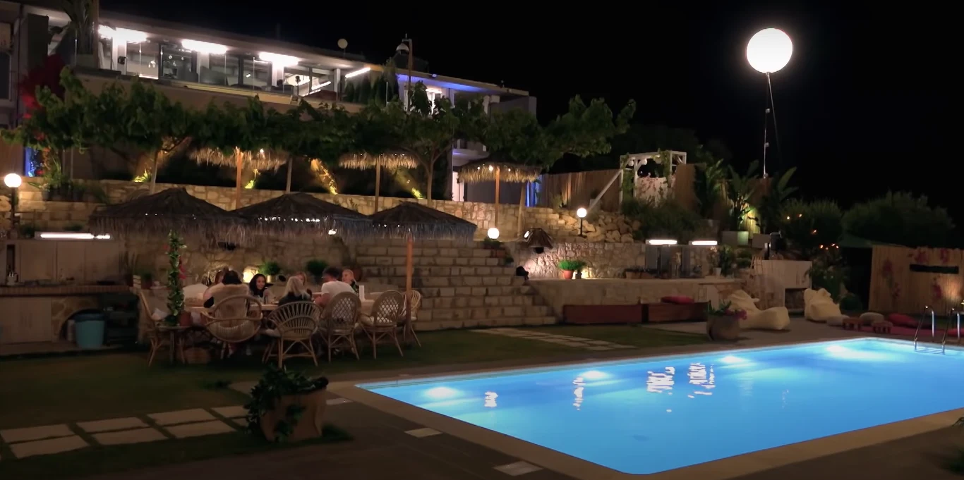 Willa w Grecji, 40 kontra 20 / Youtube