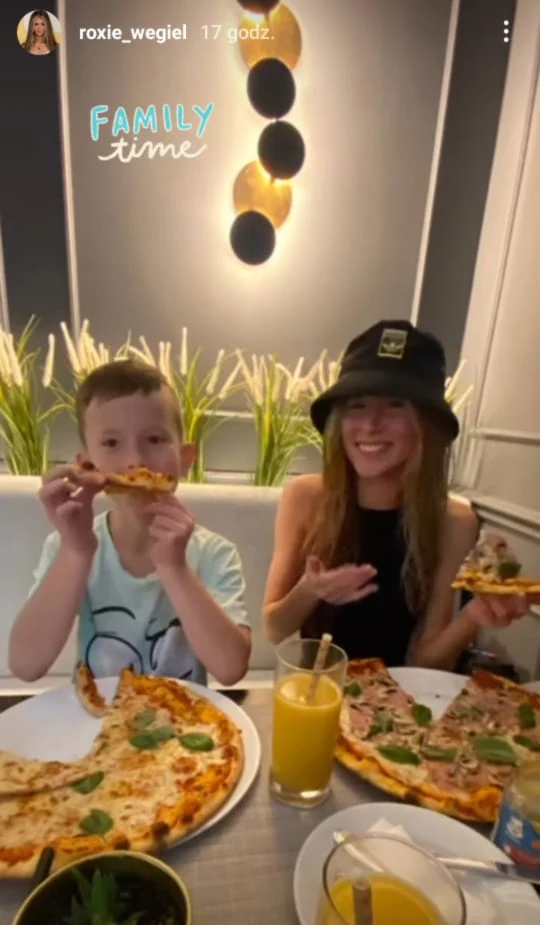 Roksana Węgiel https://www.instagram.com/roxie_wegiel/