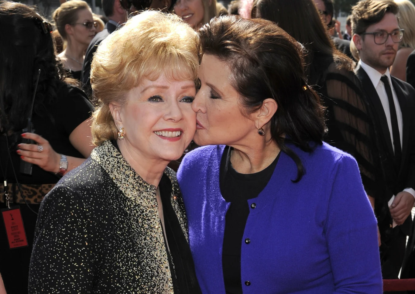 Na zdj. Debbie Reynolds (po lewej) i jej córka Carrie Fisher podczas ceremonii wręczenia nagród Emmy w 2011 roku