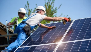 W przemyśle solarnym na całym świecie powstają miliony nowych miejsc pracy (zdj. ilustracyjne)