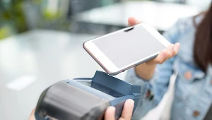 Co zrobić, kiedy nie możemy zapłacić gotówką? Czy sprzedawca ma prawo odmówić?