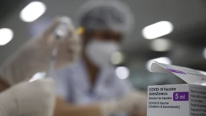 Johnson i AstraZeneca pracują nad modyfikacją szczepionek po rzadkich przypadkach zakrzepów krwi - podał "WSJ"