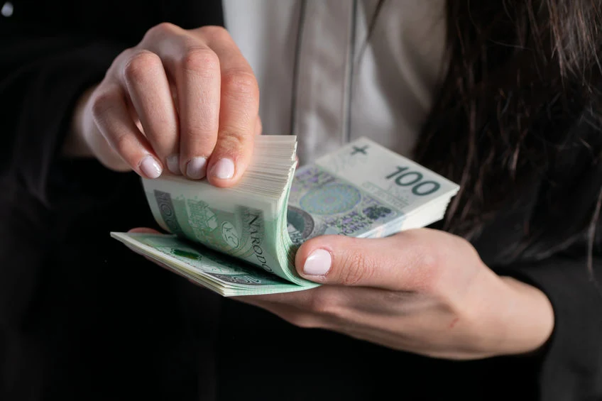 Zarobki absolwentów szkół wyższych rosną