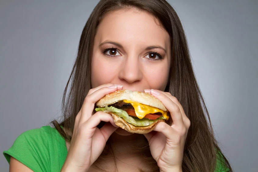 Wzmożony apetyt może prowadzić do przybierania na wadze i otyłości