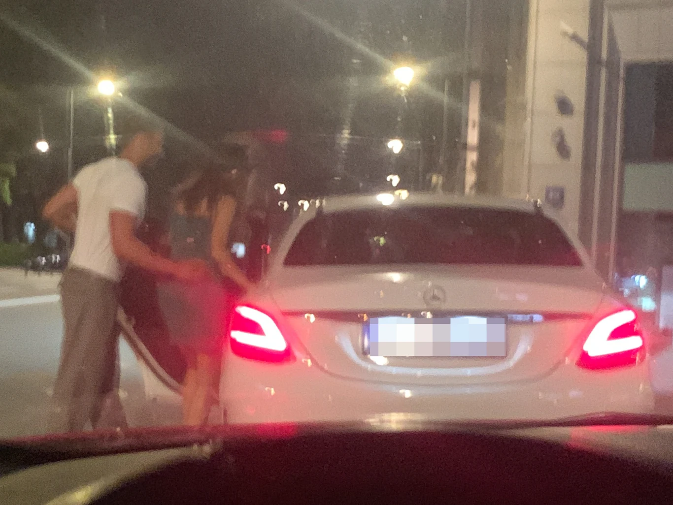 Siwiec na nocnej schadzce 