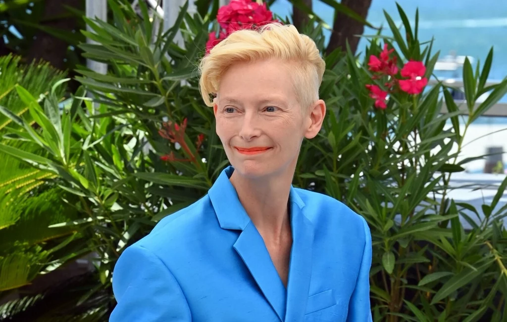 Tilda Swinton swoją stylizacją w Cannes udowodniła, że nie tylko sukienki nadają się na takie wydarzenia 