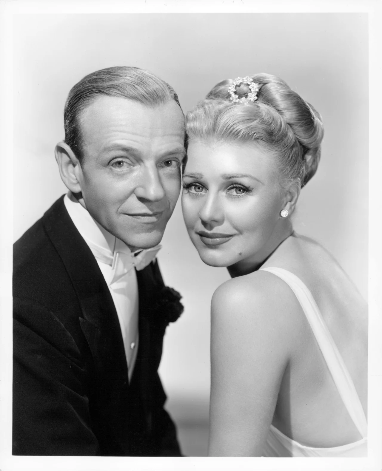 Jak się jednak okazuje, początkowo Fred Astaire nie chciał współpracować z Ginger Rogers. Pod naciskiem swojego agenta i wytworni filmowej aktor i tancerz zgodził się na kilka wspólnych musicali. Tak zaczęła się przygoda życia obojga aktorów - Ginger i Fred zagrali razem w 10 filmach.