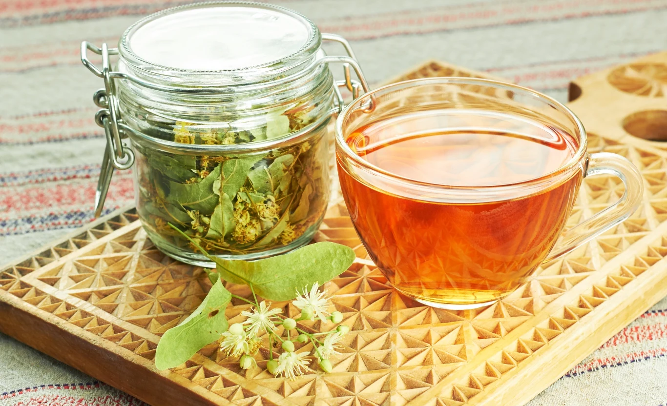 Napary ziołowe są fajną alternatywą dla tradycyjnych herbat.