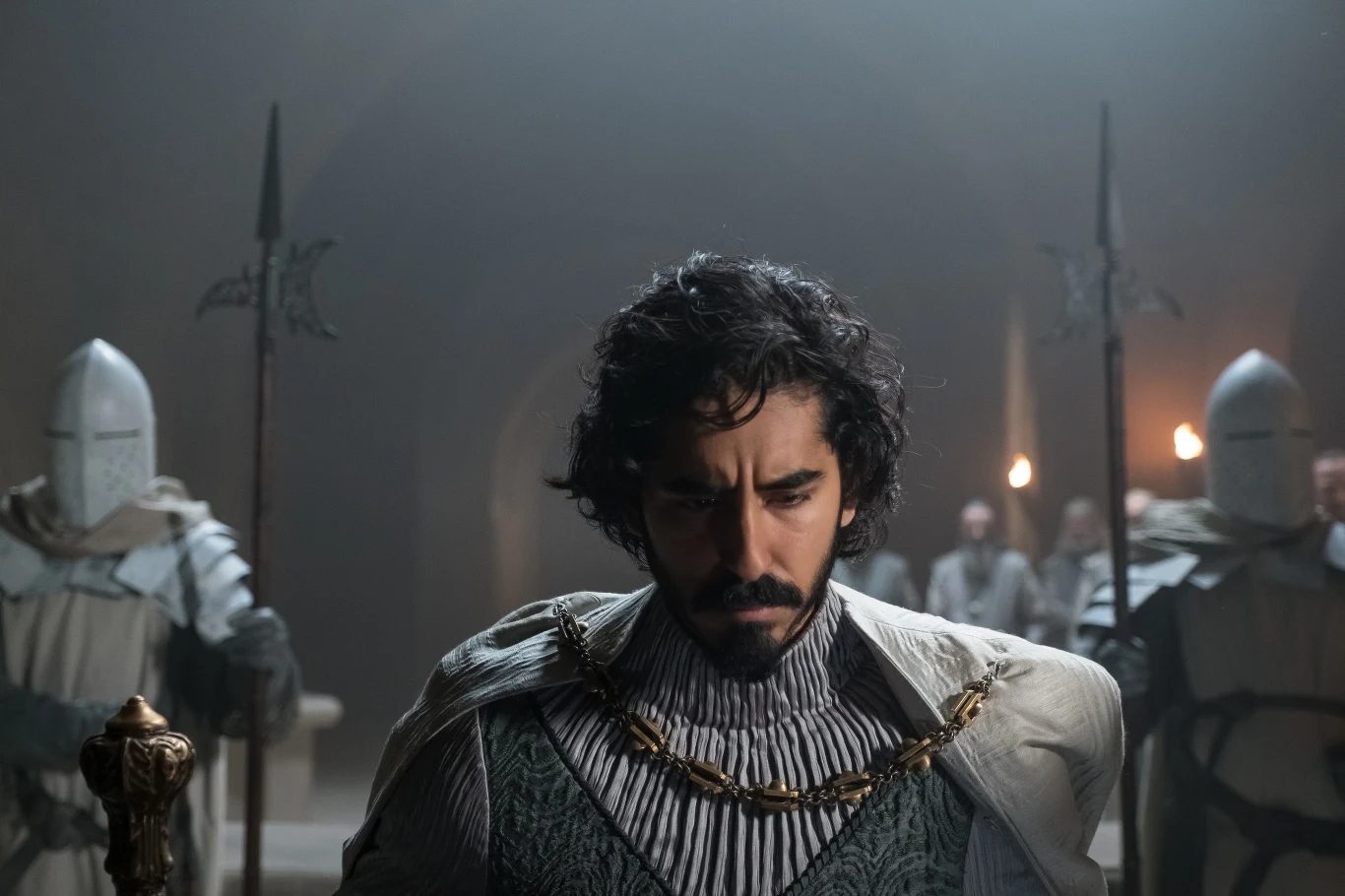 Dev Patel w scenie z filmu "Zielony Rycerz. Green Knight" Dev Patel w scenie z filmu "Zielony Rycerz. Green Knight"