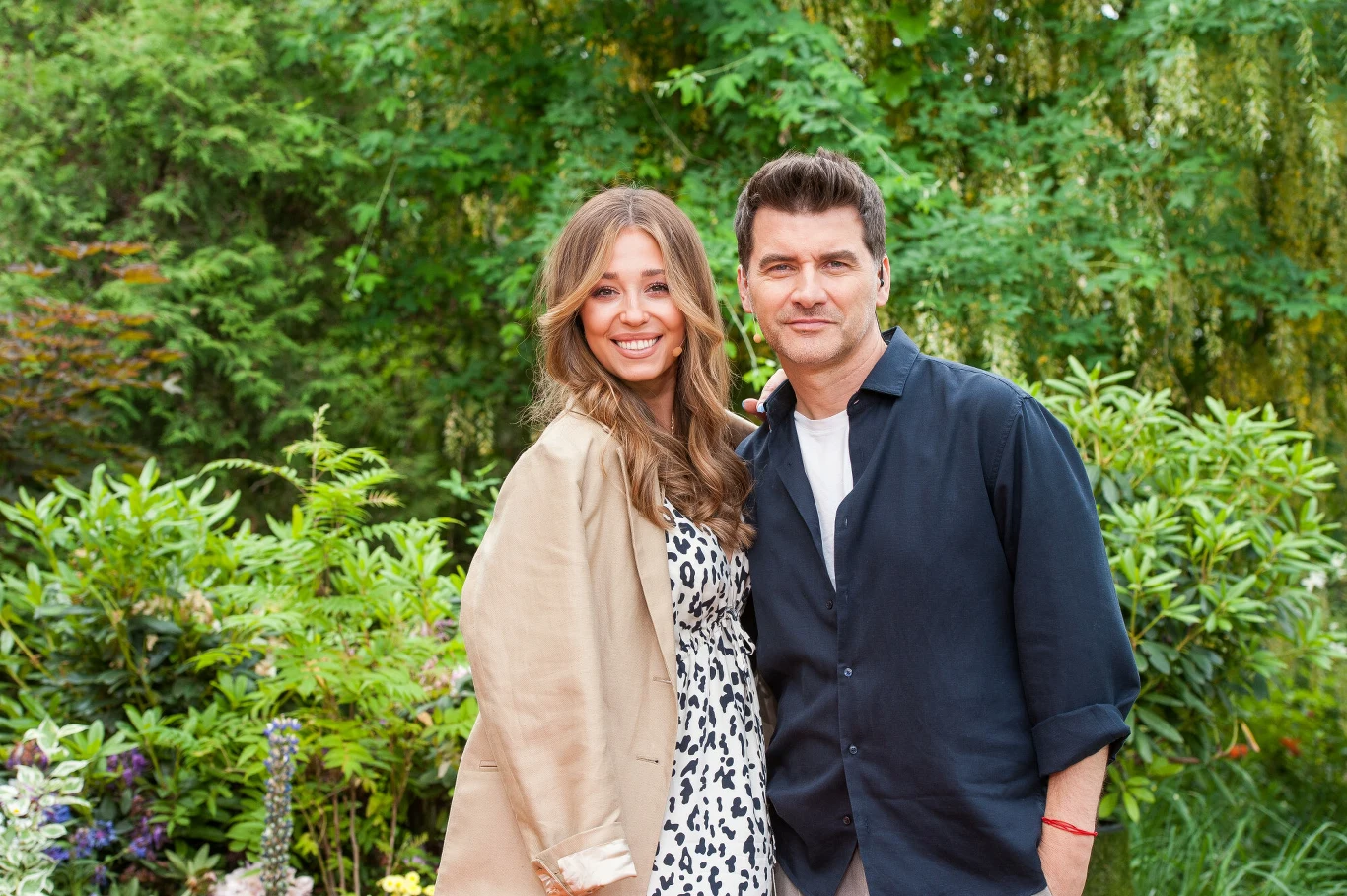 Izabella Krzan z Tomaszem Kammelem na planie "Pytania na śniadanie" Izabella Krzan z Tomaszem Kammelem na planie "Pytania na śniadanie"