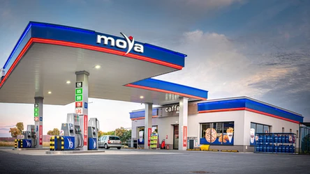 Dopełnieniem oferty MOYA są stacje samoobsługowe, MOYA express, które zlokalizowane są w większych miastach Polski