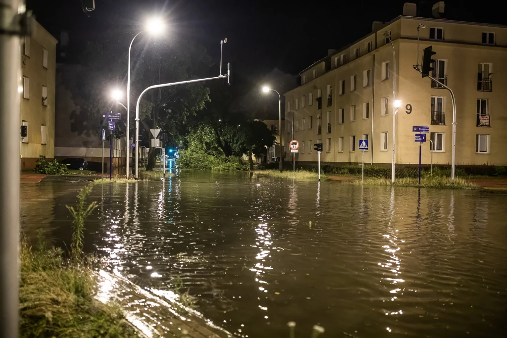 Na Mazowszu strażacy w związku z burzami interweniowali ok. 1,3 tys. razy, z czego 650 interwencji zanotowano w powicie płockim.