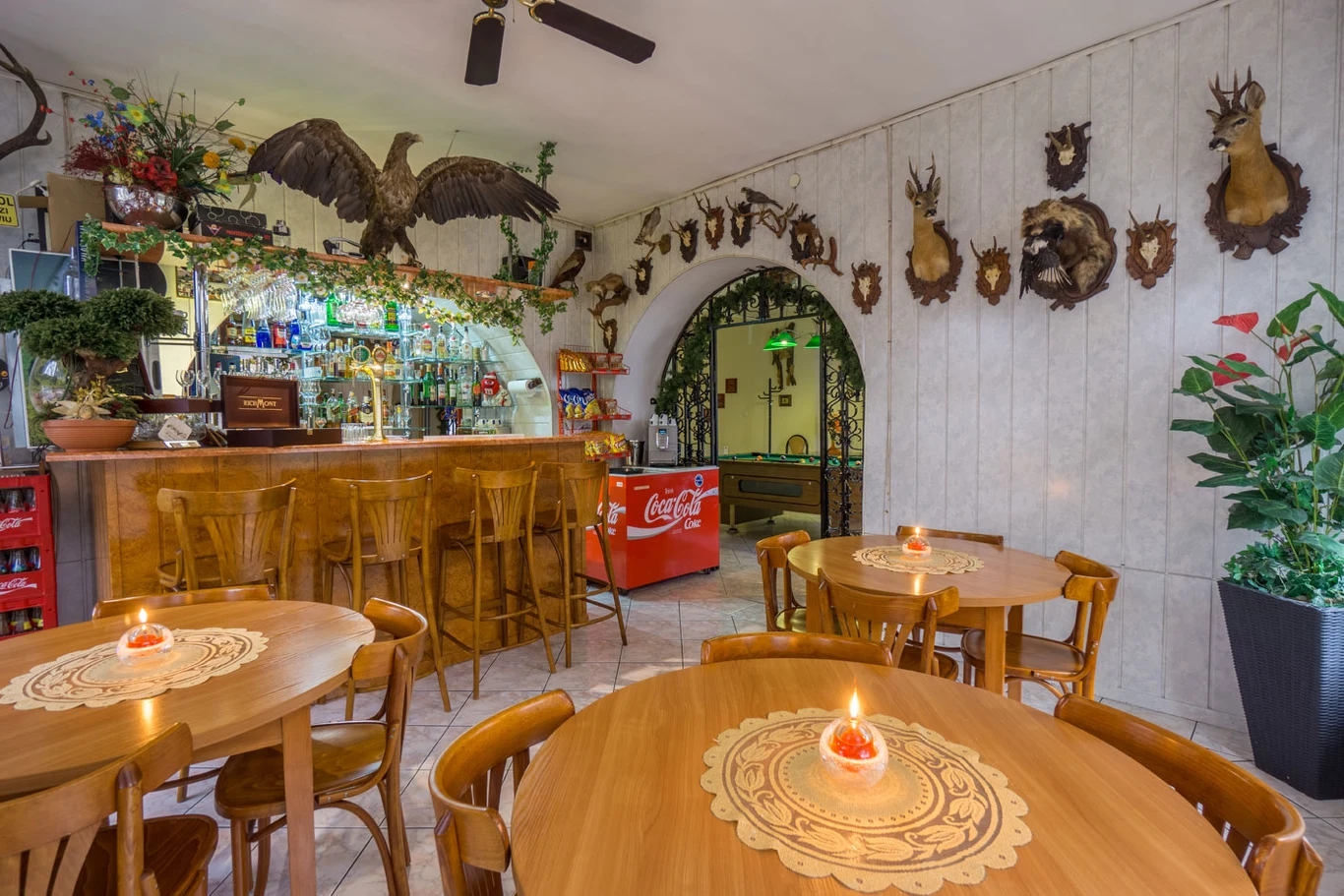 Pensjonat Carmen z salą kominkową i barkiem zaprojektowanymi przez Krzysztofa Krawczyka Pensjonat Carmen z salą kominkową i barkiem zaprojektowanymi przez Krzysztofa Krawczyka