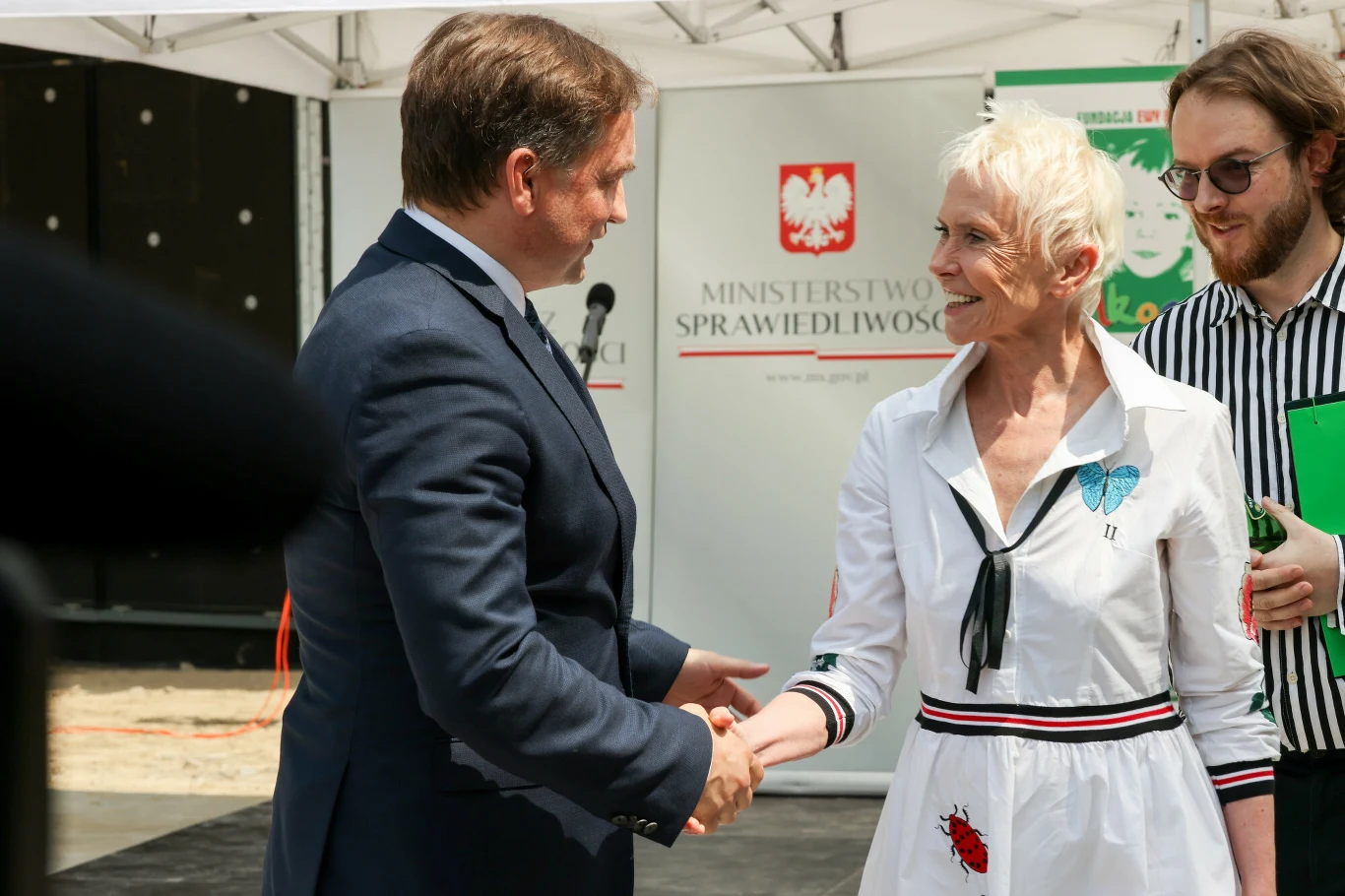 Ewa Błaszczyk na uroczystości wmurowaniu aktu erekcyjnego kliniki "Budzik" Ewa Błaszczyk na uroczystości wmurowaniu aktu erekcyjnego kliniki "Budzik"