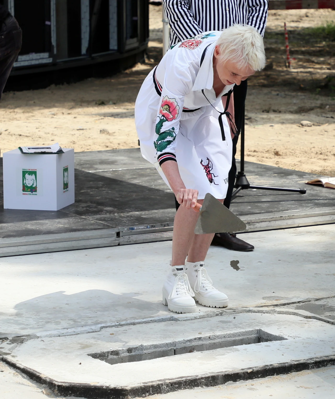 Ewa Błaszczyk na uroczystości wmurowaniu aktu erekcyjnego kliniki "Budzik" Ewa Błaszczyk na uroczystości wmurowaniu aktu erekcyjnego kliniki "Budzik"