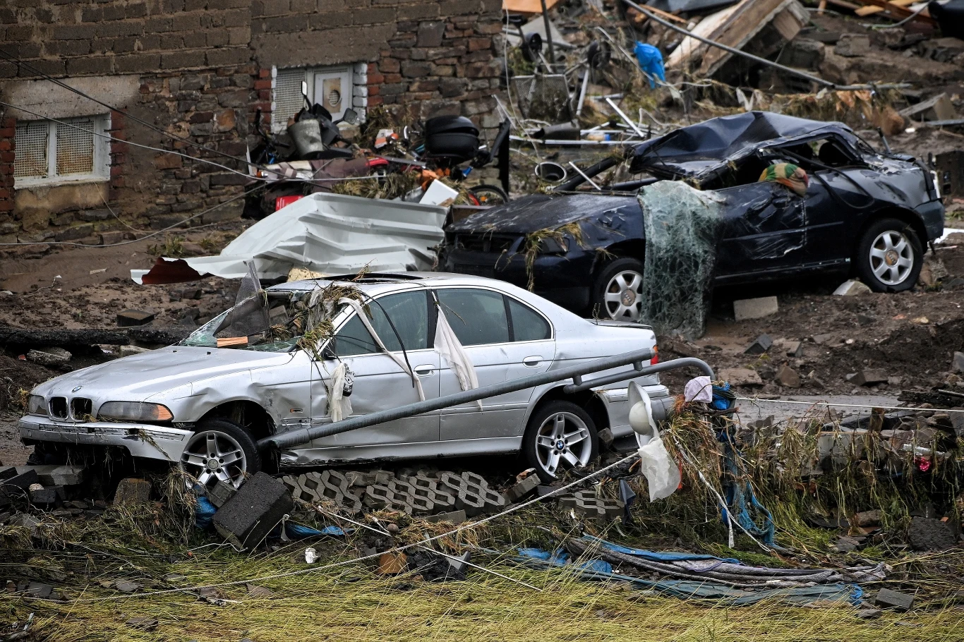 Zniszczenia w wiosce Schuld