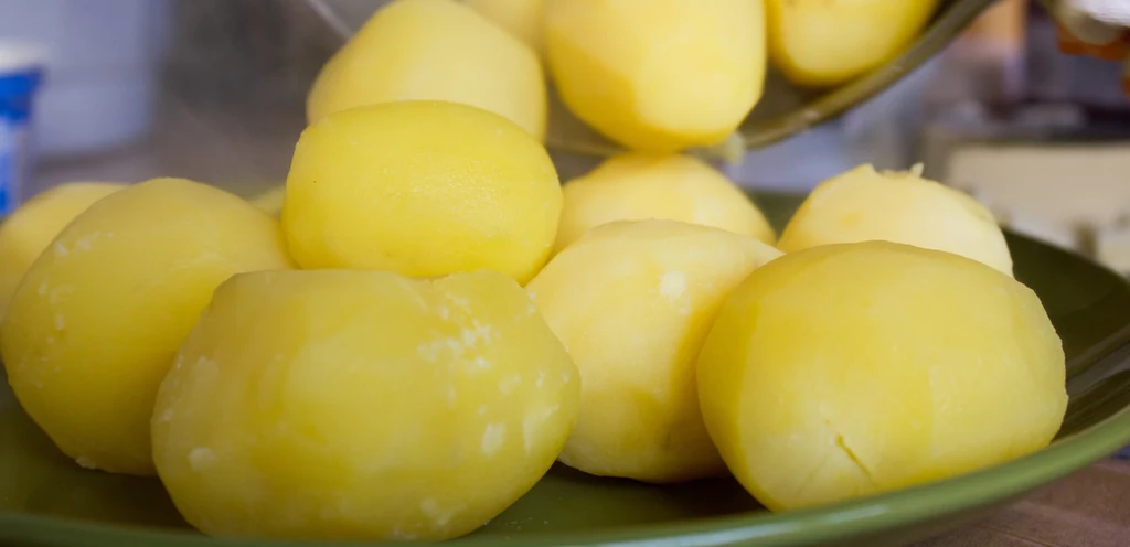 Okład z ziemniaków na popękane jest prosty w przygotowaniu