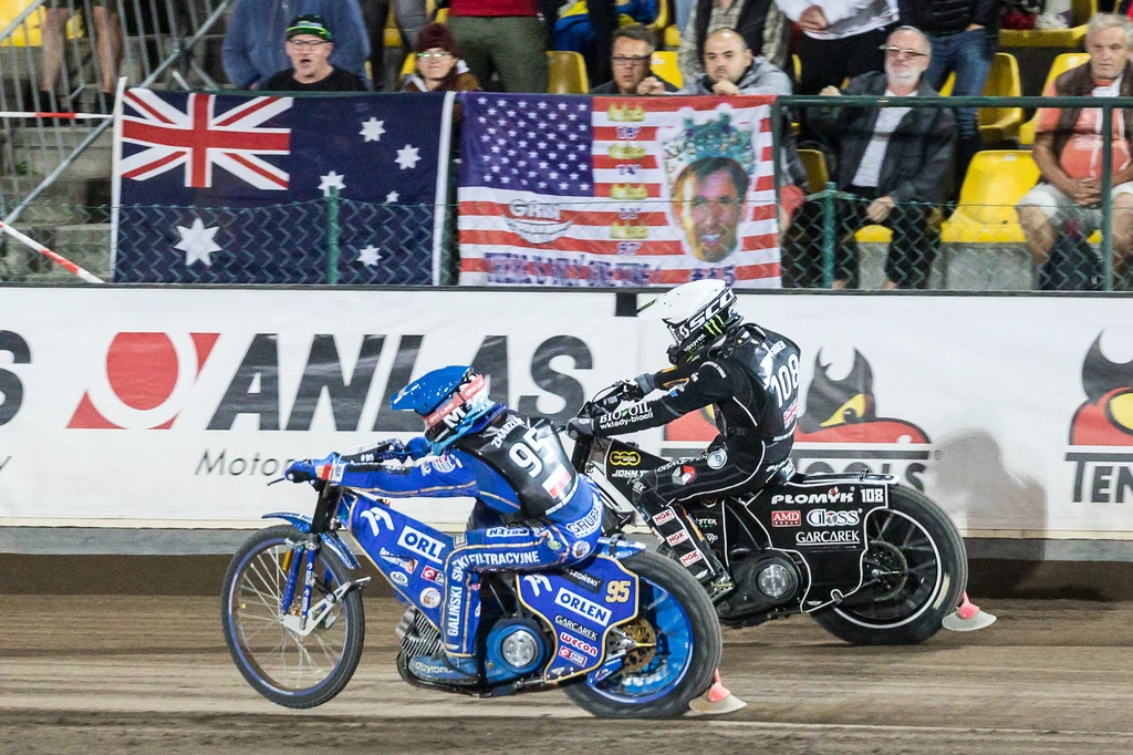 Bartosz Zmarzlik i Tai Woffinden walczą w GP Czech o wygraną Bartosz Zmarzlik i Tai Woffinden walczą w GP Czech o wygraną